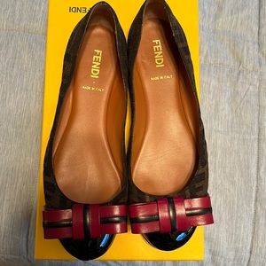 Fendi Flatss with red bow
